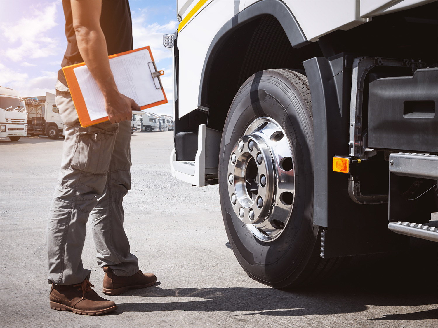 Alla våra chaufförer har rätt behörigheter, yrkeskompetensbevis (YKB) och en stark känsla för service och säkerhet.